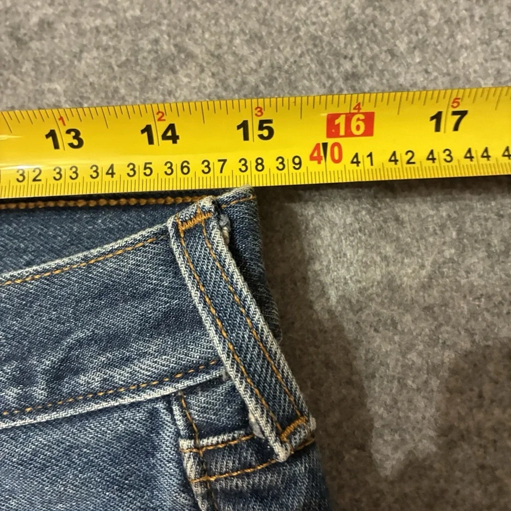Vintage Y2K 90s Levis 501 Jeans Mens 30x32 Medium Wash Made in USA Button Fly